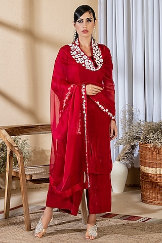 Rose Red Pleated Satin Kurta Set by Preeti Mehta