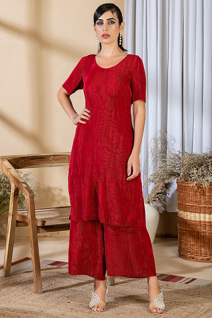 Rose Red Pleated Satin Kurta Set by Preeti Mehta at Pernia's Pop Up Shop