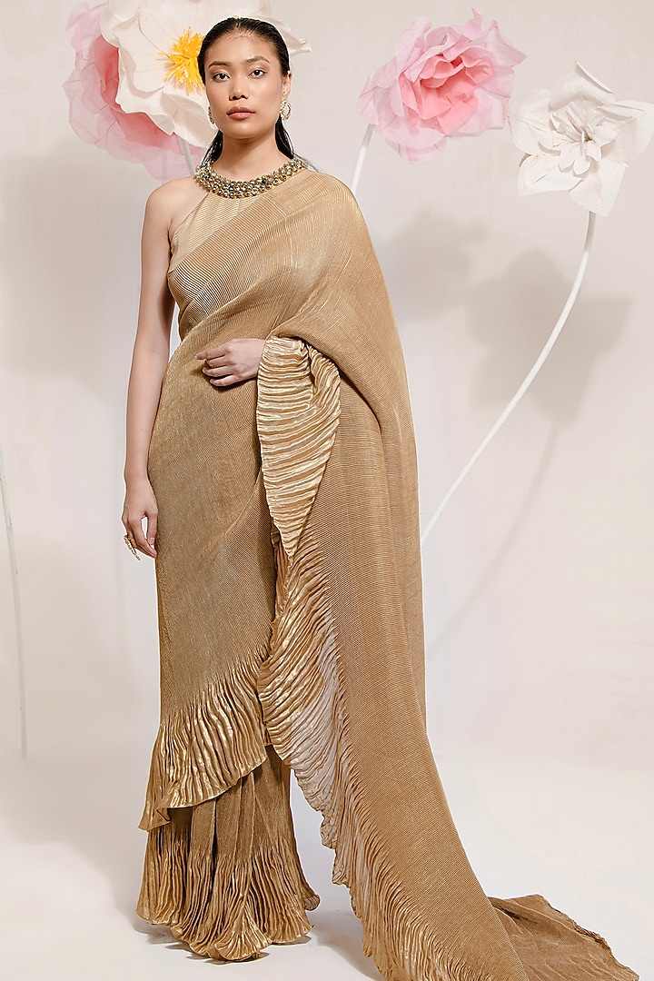 Honey Gold Georgette Viscose & Polyester Pleated Saree Set by preeti mehta at Pernia's Pop Up Shop