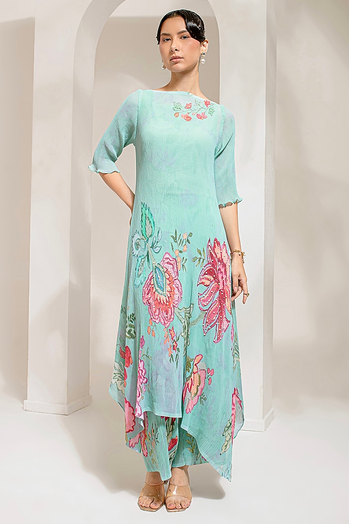 Emerald Green Georgette Viscose & Polyester Hand Embroidered Kurta Set by preeti mehta at Pernia's Pop Up Shop