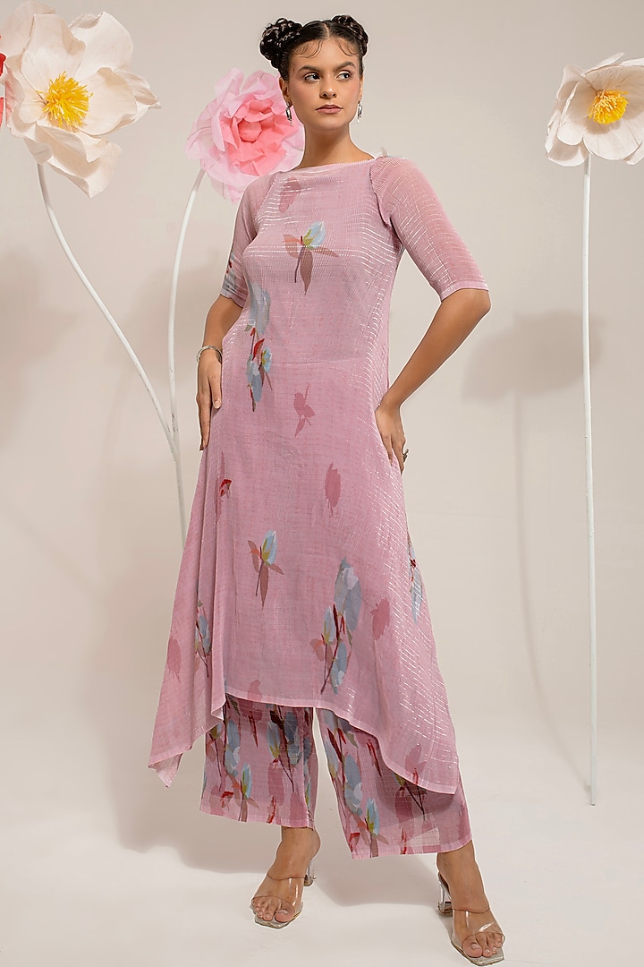 Onion Pink Lurex Chinon & Polyester Kurta Set by Preeti Mehta at Pernia's Pop Up Shop