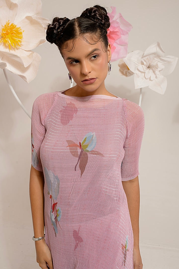 Onion Pink Lurex Chinon & Polyester Kurta Set by Preeti Mehta at Pernia's Pop Up Shop