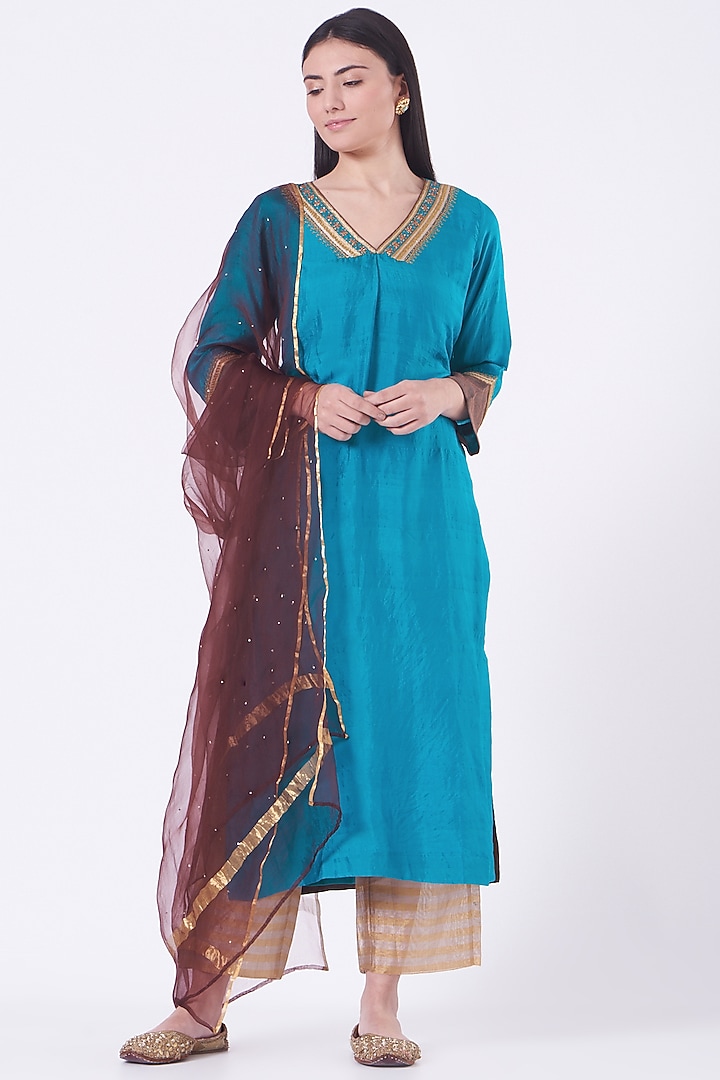 Turquoise Embroidered Kurta Set by Priti Prashant at Pernia's Pop Up Shop