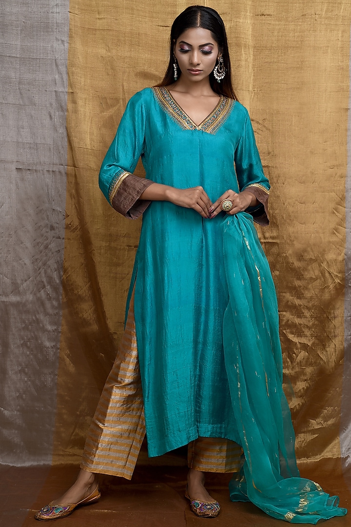 Turquoise Embroidered Kurta Set by Priti Prashant
