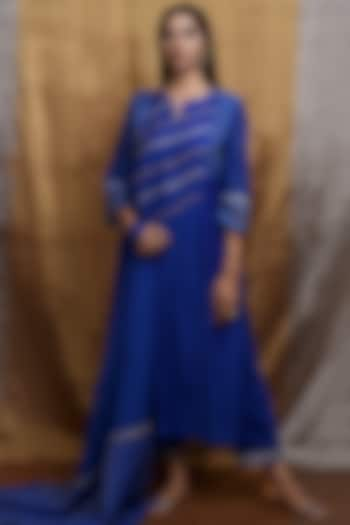 Royal Blue Tilla Embroidered Kurta Set by Priti Prashant at Pernia's Pop Up Shop