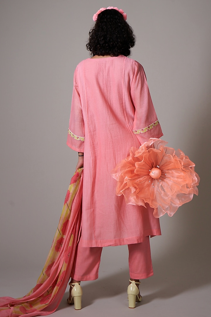 Peach Mul Cotton Silk Printed & Beads Embroidered Hand Woven Kurta Set by Priti Prashant at Pernia's Pop Up Shop