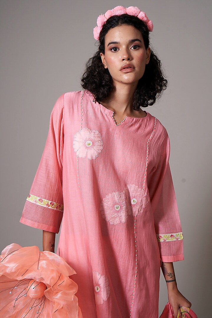 Peach Mul Cotton Silk Printed & Beads Embroidered Hand Woven Kurta Set by Priti Prashant at Pernia's Pop Up Shop