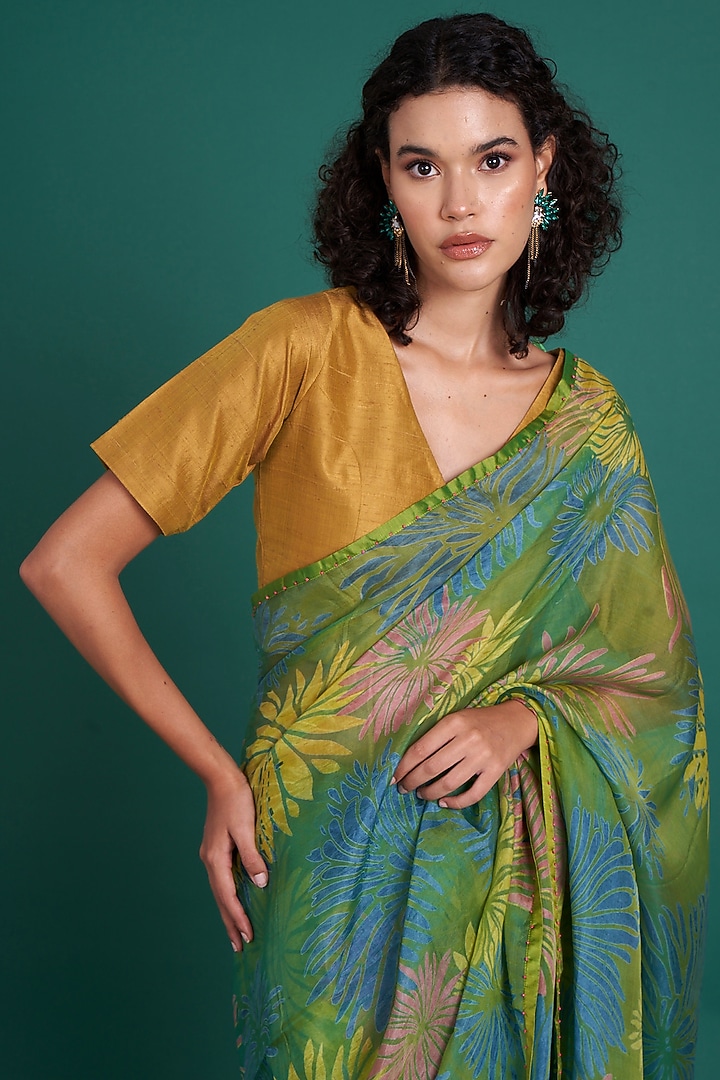Green Silk Organza Floral Printed & Embellished Party Wear Saree Set by Priti Prashant at Pernia's Pop Up Shop