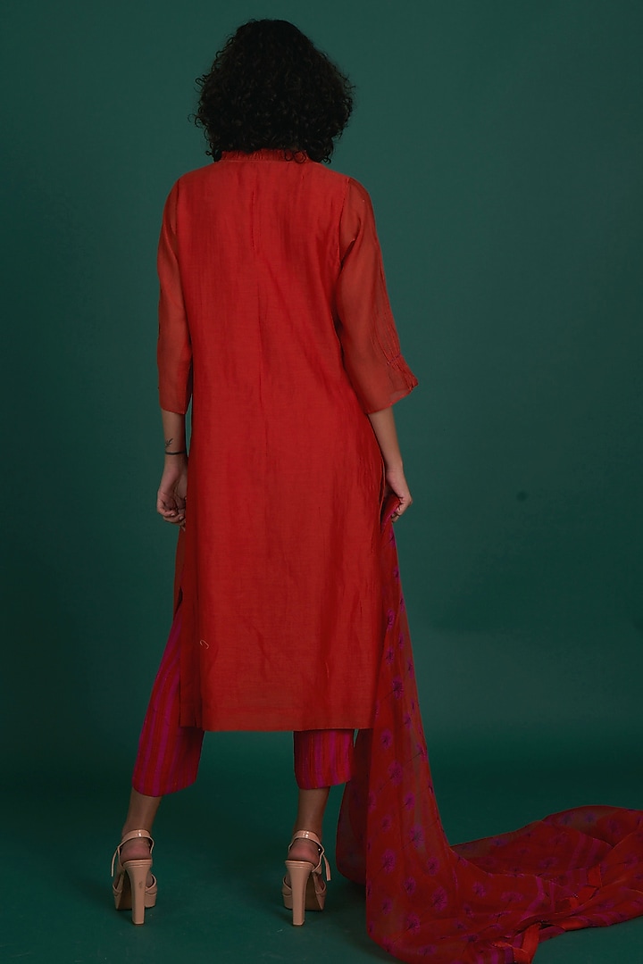 Red Mul Cotton Silk Kurta Set by Priti Prashant at Pernia's Pop Up Shop