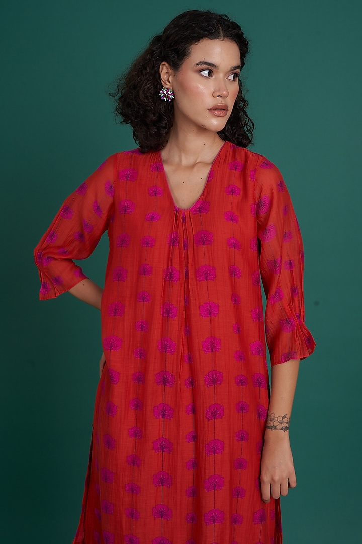 Red Pink Silk Cotton Mul Printed Kurta Set by Priti Prashant at Pernia's Pop Up Shop