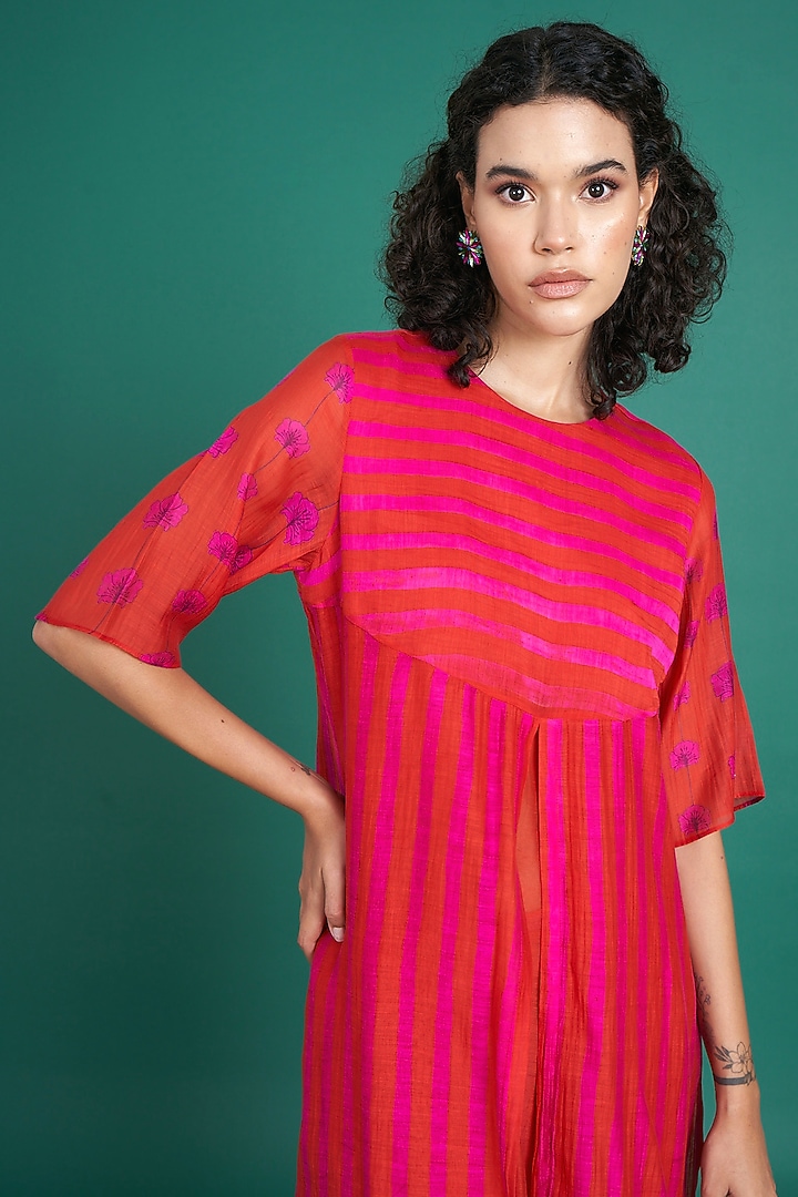 Red Silk Cotton Mul Floral Printed Kurta Set by Priti Prashant at Pernia's Pop Up Shop