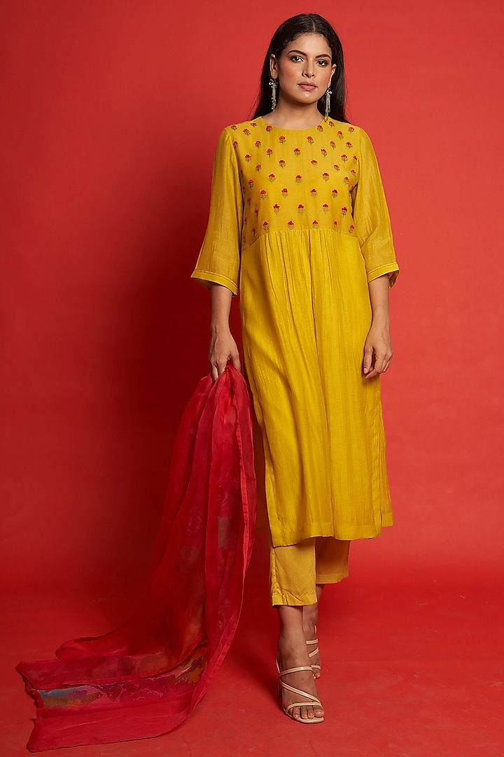 Lime Embroidered Kurta Set by Priti Prashant