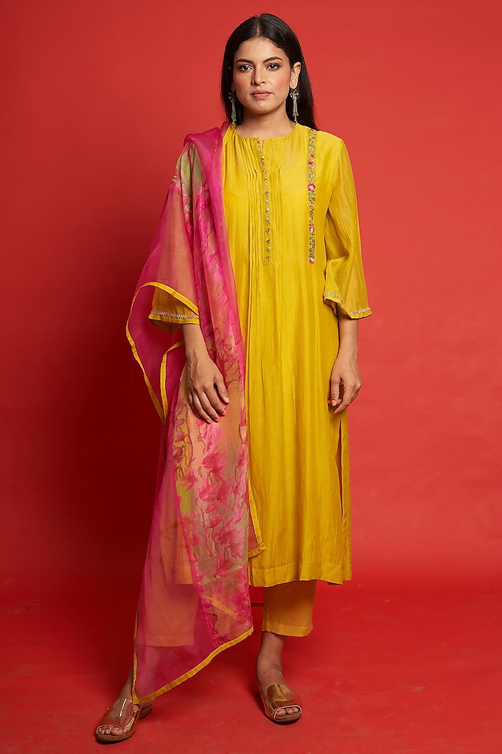 Lime Cotton Silk Embroidered Kurta Set by Priti Prashant at Pernia's Pop Up Shop