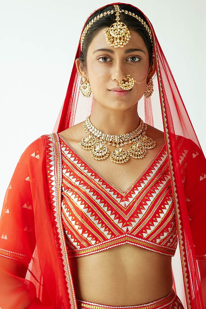 Red Raw Silk Embroidered Wedding Lehenga Set by Priyal Prakash at Pernia's Pop Up Shop