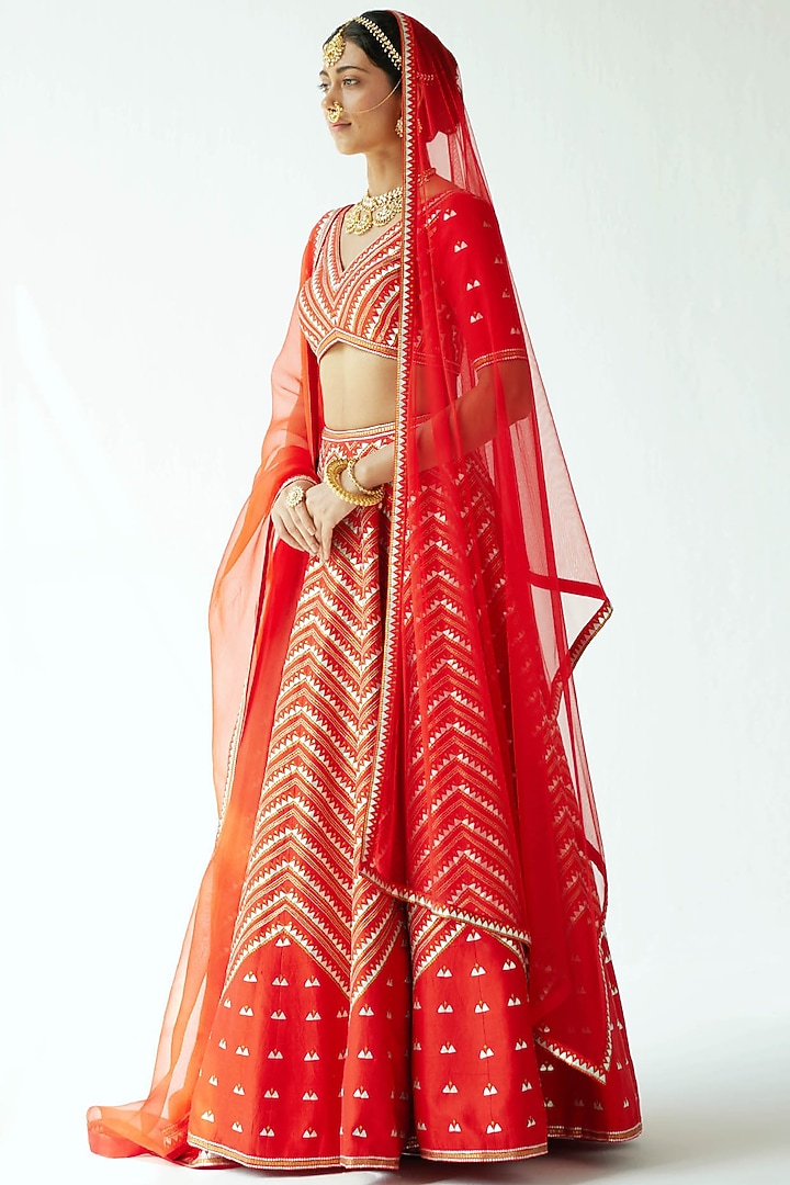 Red Raw Silk Embroidered Wedding Lehenga Set by Priyal Prakash at Pernia's Pop Up Shop