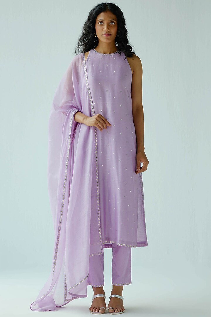 Lavender Chanderi & Mul Mul Embroidered Kurta Set by Priyal Prakash at Pernia's Pop Up Shop
