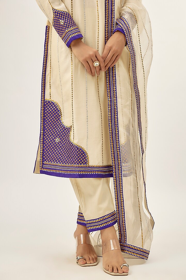 Ivory & Violet Chanderi Sequins Embellished Kurta Set by Priyal Prakash at Pernia's Pop Up Shop