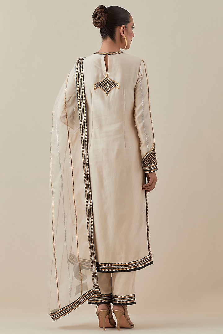 Beige Chanderi Hand Embroidered Kurta Set by Priyal Prakash at Pernia's Pop Up Shop