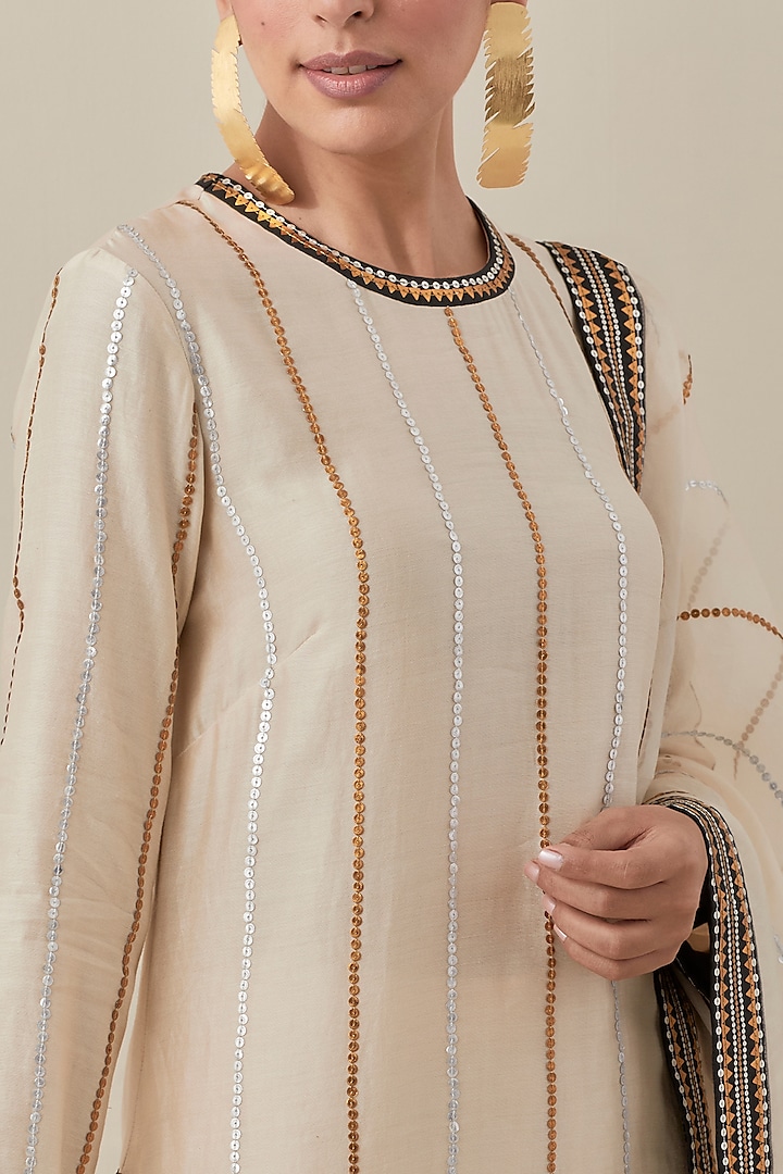 Beige Chanderi Hand Embroidered Kurta Set by Priyal Prakash at Pernia's Pop Up Shop