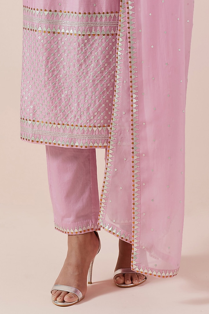 Orchid Pink Chanderi Hand Embroidered Kurta Set by Priyal Prakash at Pernia's Pop Up Shop