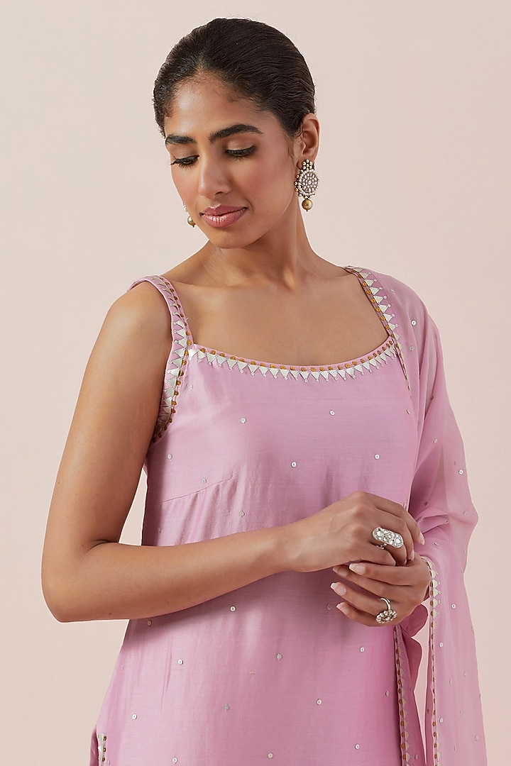 Orchid Pink Chanderi Hand Embroidered Kurta Set by Priyal Prakash at Pernia's Pop Up Shop