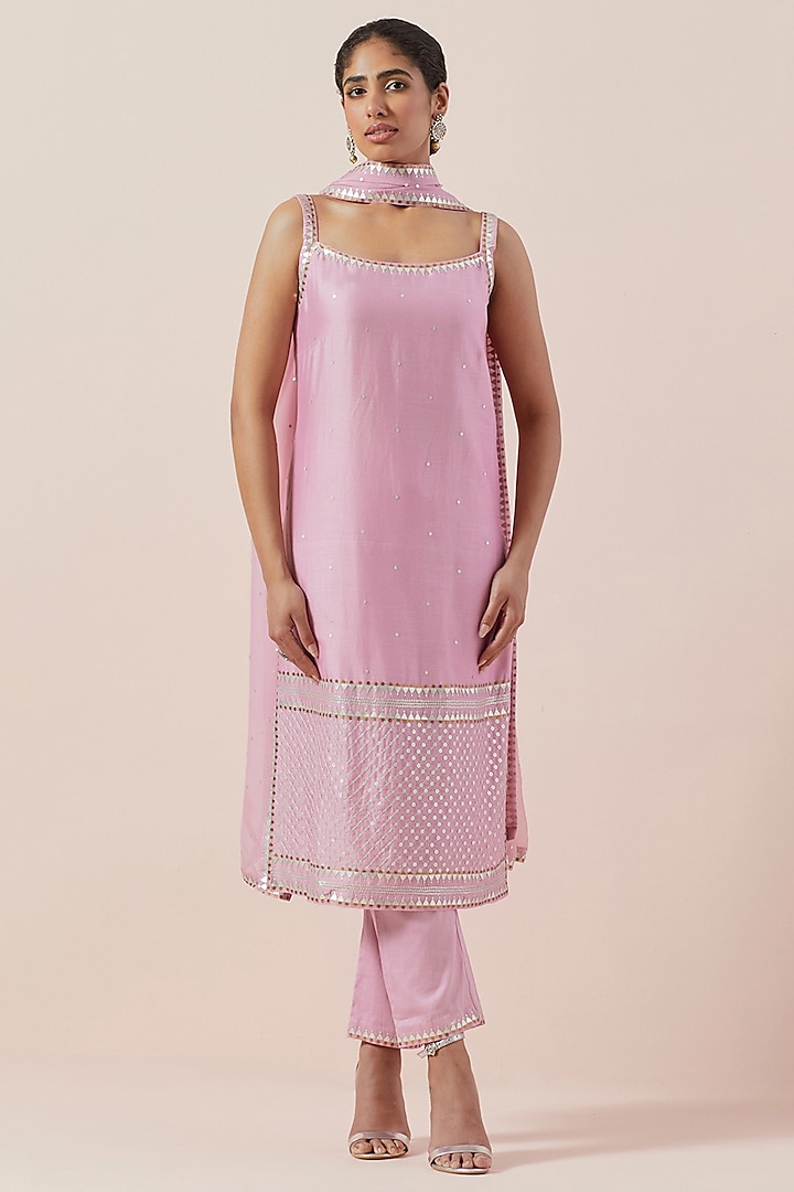 Orchid Pink Chanderi Hand Embroidered Kurta Set by Priyal Prakash at Pernia's Pop Up Shop
