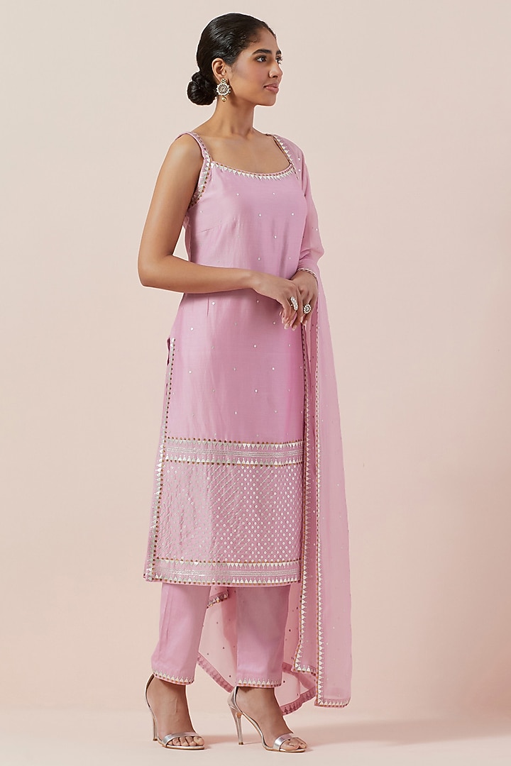 Orchid Pink Chanderi Hand Embroidered Kurta Set by Priyal Prakash at Pernia's Pop Up Shop