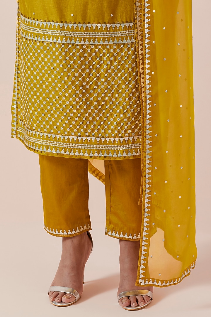 Mustard Chanderi Hand Embroidered Kurta Set by Priyal Prakash at Pernia's Pop Up Shop