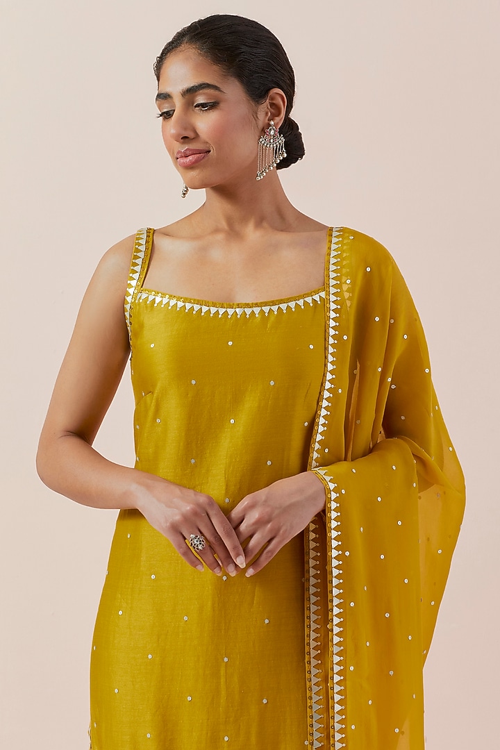Mustard Chanderi Hand Embroidered Kurta Set by Priyal Prakash at Pernia's Pop Up Shop