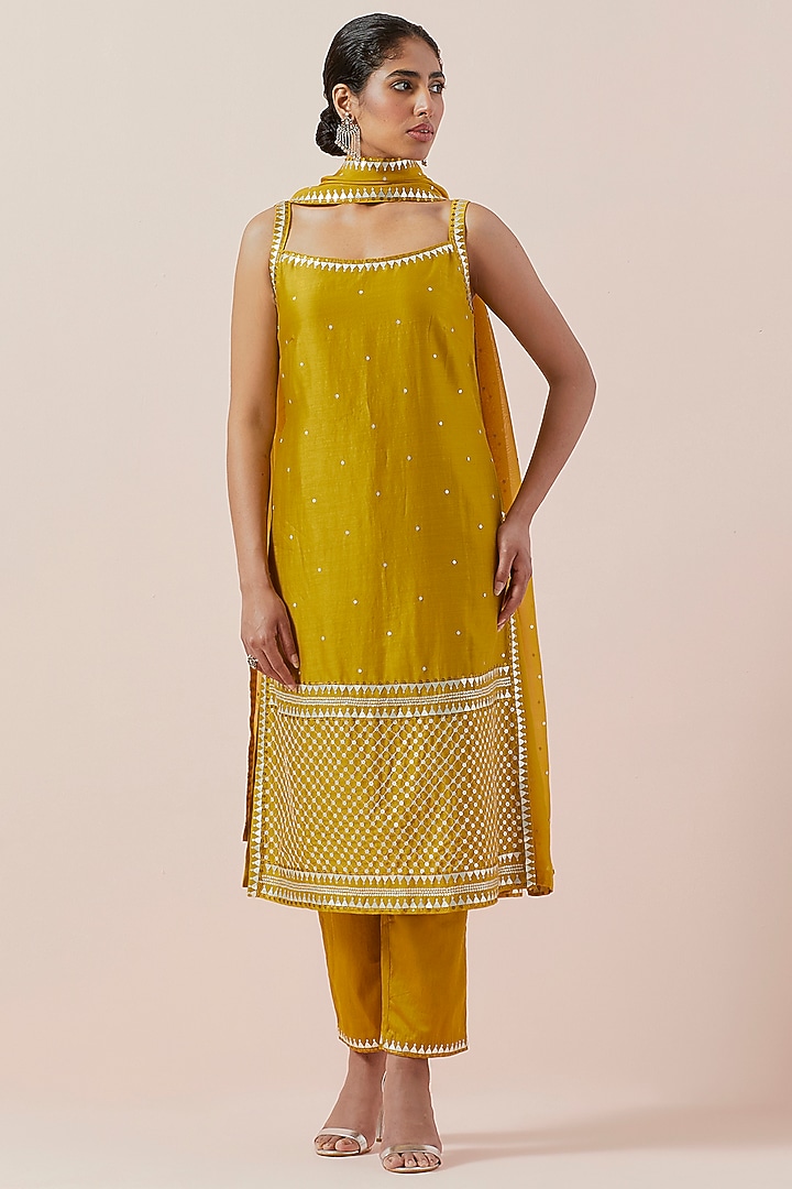 Mustard Chanderi Hand Embroidered Kurta Set by Priyal Prakash at Pernia's Pop Up Shop