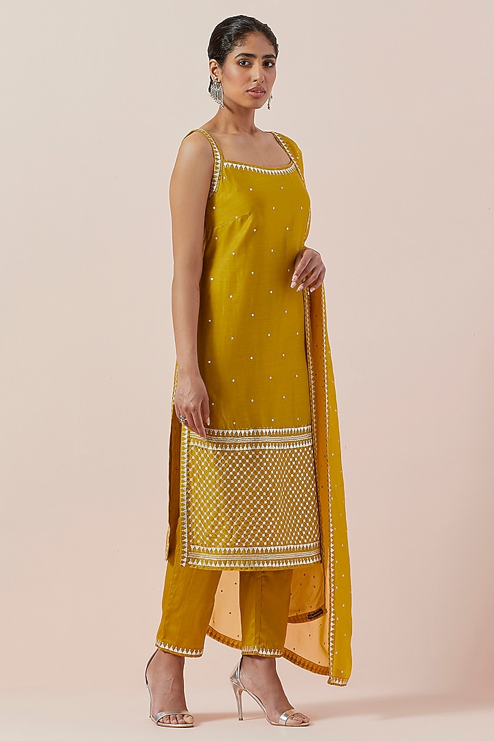 Mustard Chanderi Hand Embroidered Kurta Set by Priyal Prakash at Pernia's Pop Up Shop