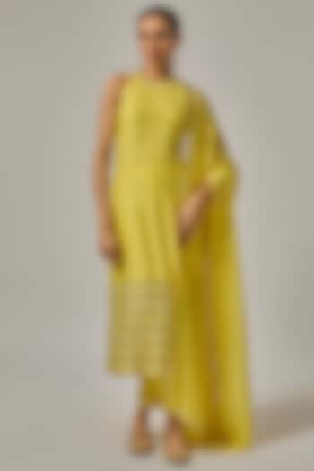 Lemon Yellow Chanderi Hand Embroidered Kurta Set by Priyal Prakash at Pernia's Pop Up Shop