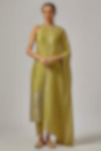 Pistachio Green Chanderi Hand Embroidered Kurta Set by Priyal Prakash at Pernia's Pop Up Shop