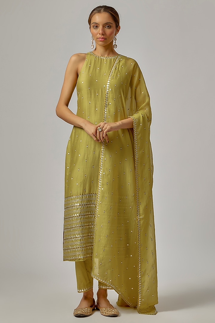 Pistachio Green Chanderi Hand Embroidered Kurta Set by Priyal Prakash at Pernia's Pop Up Shop
