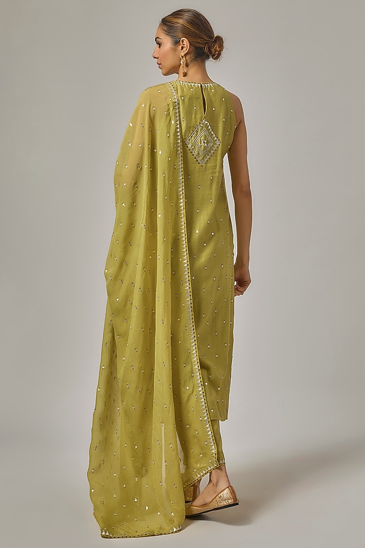 Pistachio Green Chanderi Hand Embroidered Kurta Set by Priyal Prakash at Pernia's Pop Up Shop