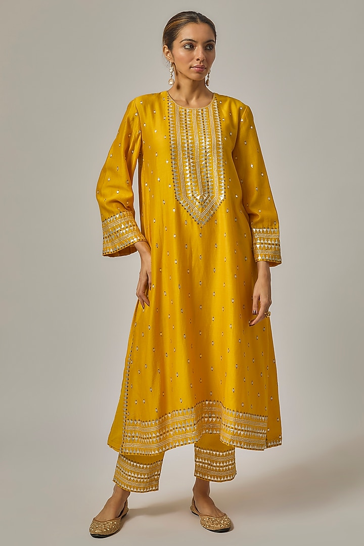 Mango Yellow Chanderi Hand Embroidered Kurta Set by Priyal Prakash at Pernia's Pop Up Shop