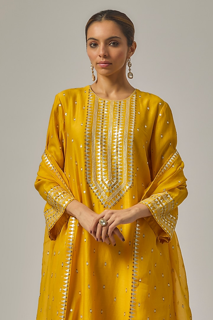 Mango Yellow Chanderi Hand Embroidered Kurta Set by Priyal Prakash at Pernia's Pop Up Shop