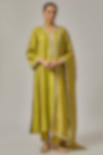 Pistachio Green Chanderi Hand Embroidered Kurta Set by Priyal Prakash at Pernia's Pop Up Shop