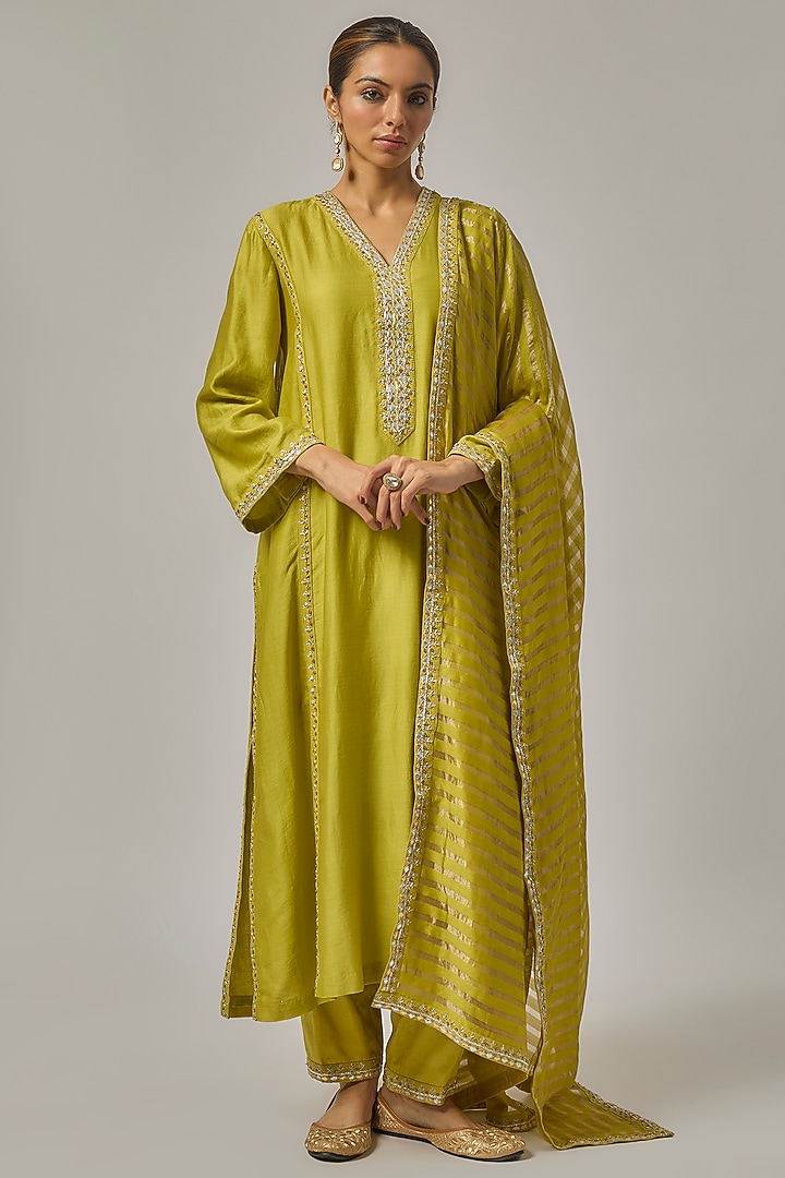 Pistachio Green Chanderi Hand Embroidered Kurta Set by Priyal Prakash at Pernia's Pop Up Shop