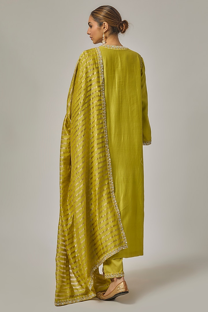 Pistachio Green Chanderi Hand Embroidered Kurta Set by Priyal Prakash at Pernia's Pop Up Shop
