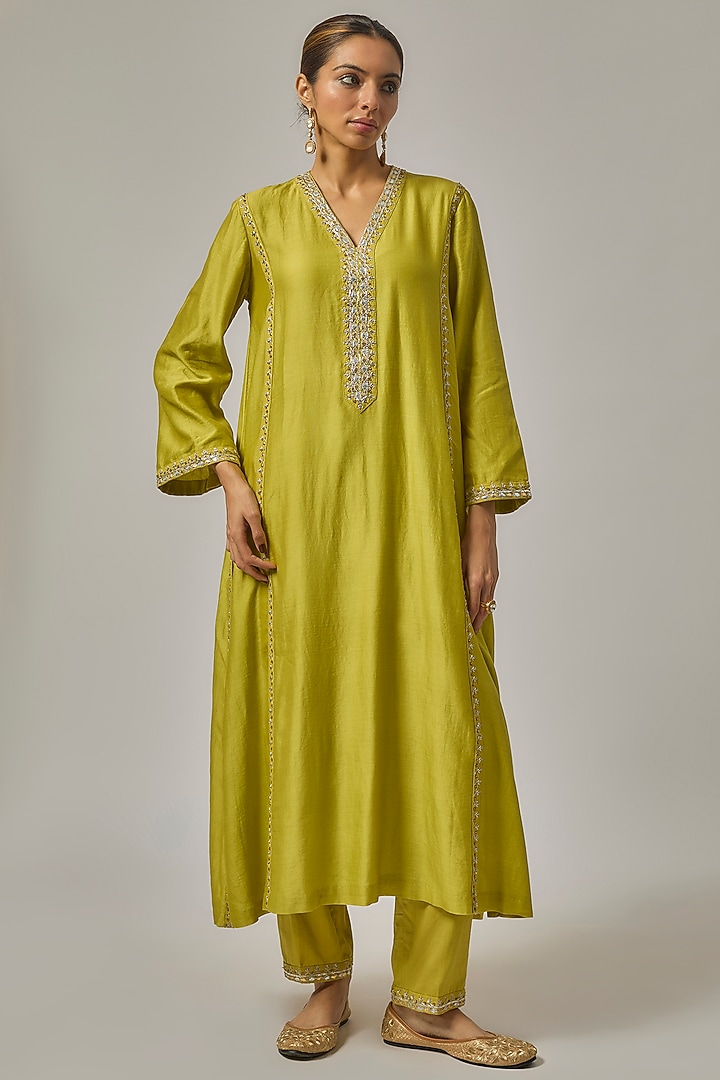 Pistachio Green Chanderi Hand Embroidered Kurta Set by Priyal Prakash at Pernia's Pop Up Shop