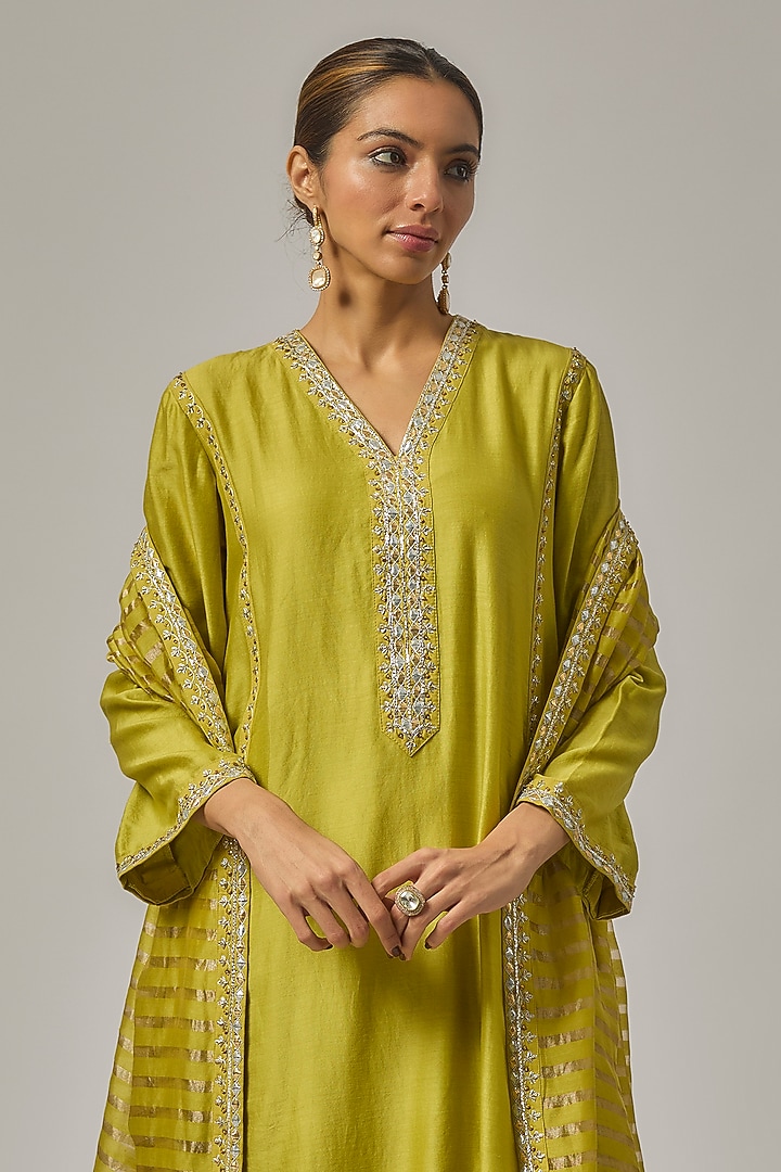 Pistachio Green Chanderi Hand Embroidered Kurta Set by Priyal Prakash at Pernia's Pop Up Shop