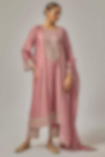 Onion Pink Chanderi Hand Embroidered Kurta Set by Priyal Prakash at Pernia's Pop Up Shop