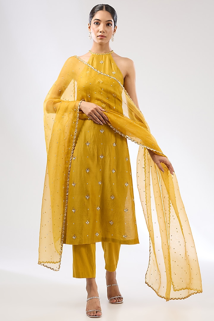 Mustard Chanderi Zardosi Embroidered Kurta Set by Priyal Prakash at Pernia's Pop Up Shop