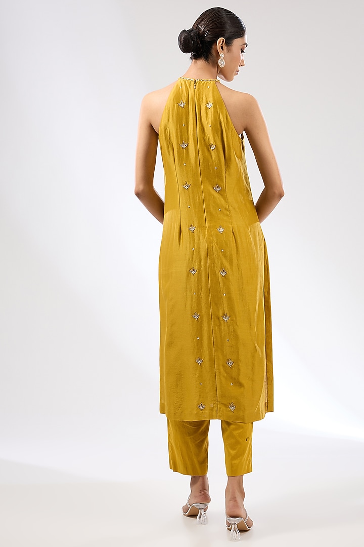 Mustard Chanderi Zardosi Embroidered Kurta Set by Priyal Prakash at Pernia's Pop Up Shop