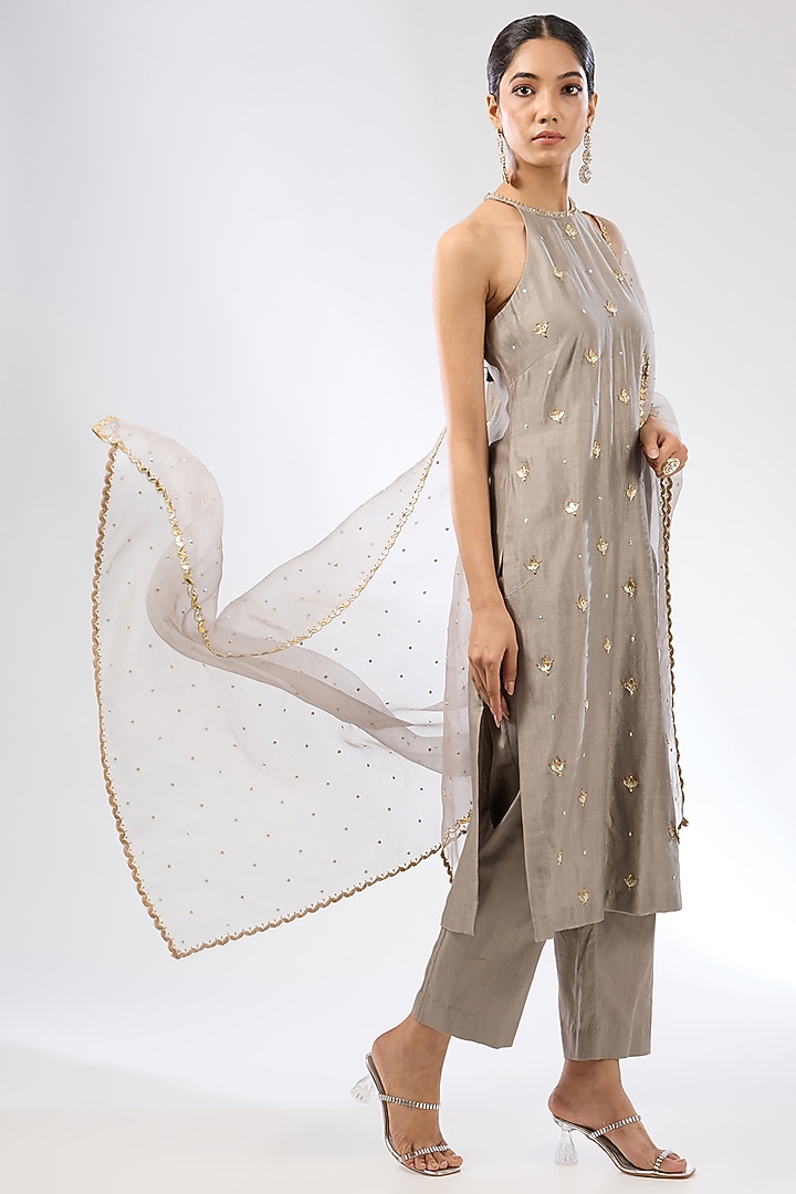 Stone Grey Zari Chanderi Zardosi Embroidered Kurta Set by Priyal Prakash at Pernia's Pop Up Shop