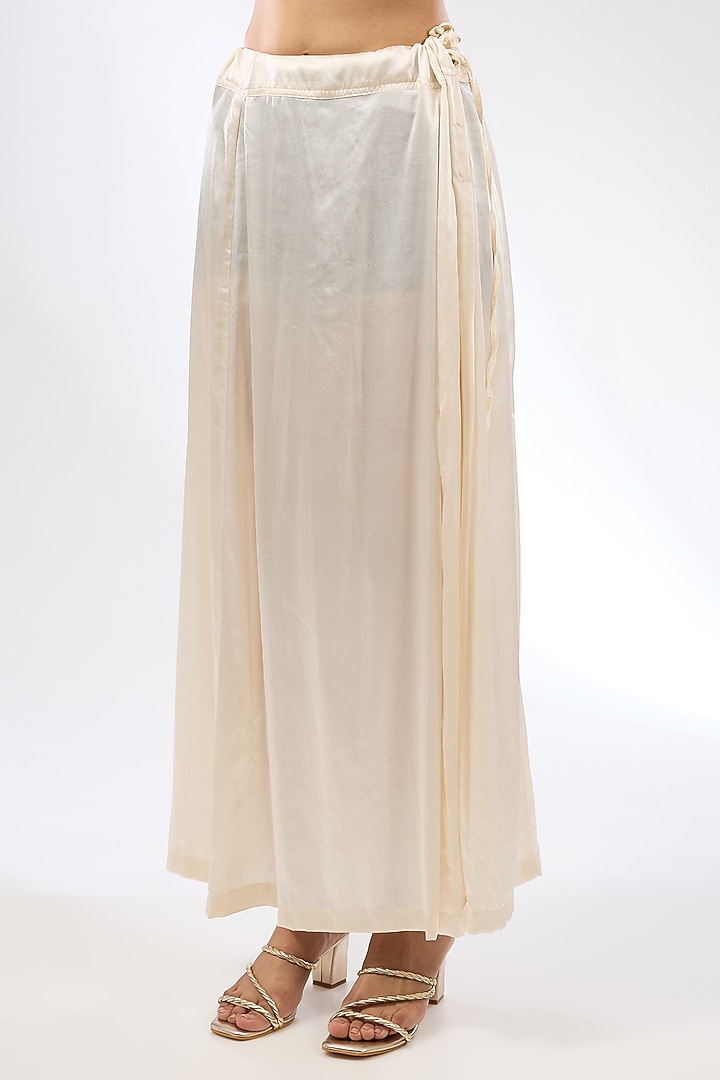 Ivory & Violet Silk Organza Sequins Embroidered Wedding Saree Set by Priyal Prakash at Pernia's Pop Up Shop