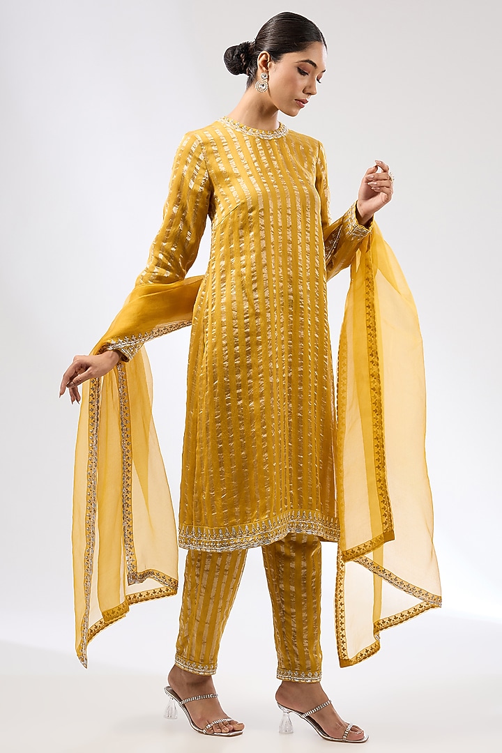 Mustard Zari Chanderi Zardosi Embroidered Kurta Set by Priyal Prakash at Pernia's Pop Up Shop