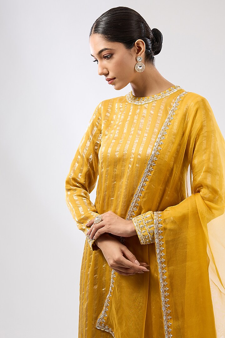 Mustard Zari Chanderi Zardosi Embroidered Kurta Set by Priyal Prakash at Pernia's Pop Up Shop