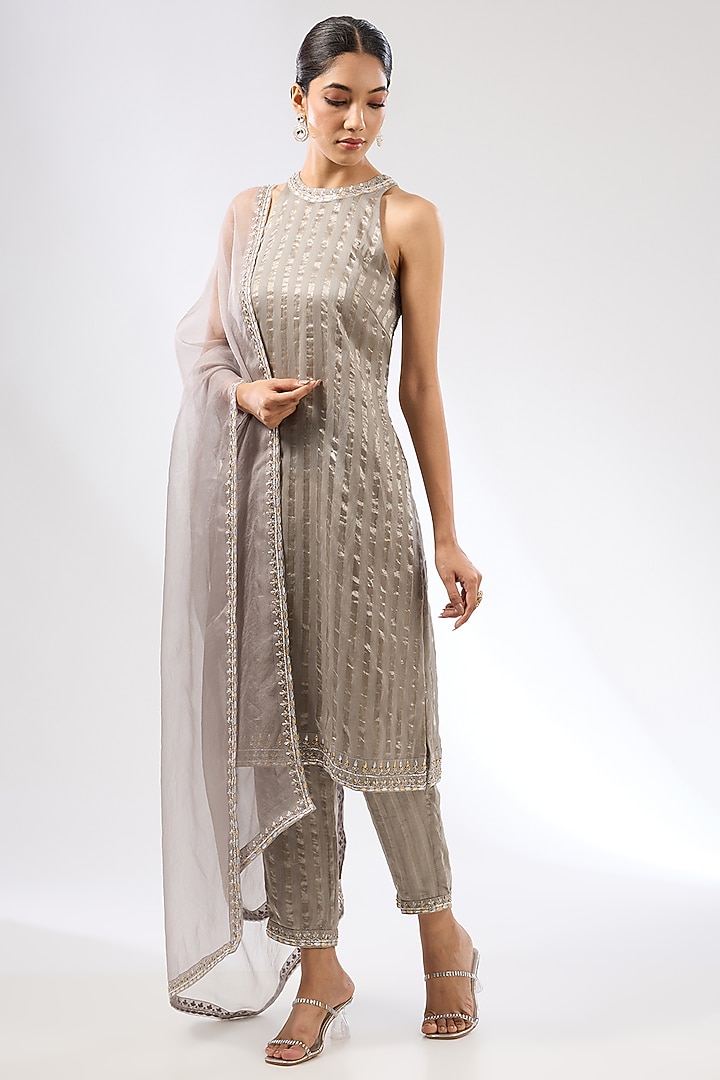 Stone Grey Zari Chanderi Zardosi Embroidered Kurta Set by Priyal Prakash at Pernia's Pop Up Shop